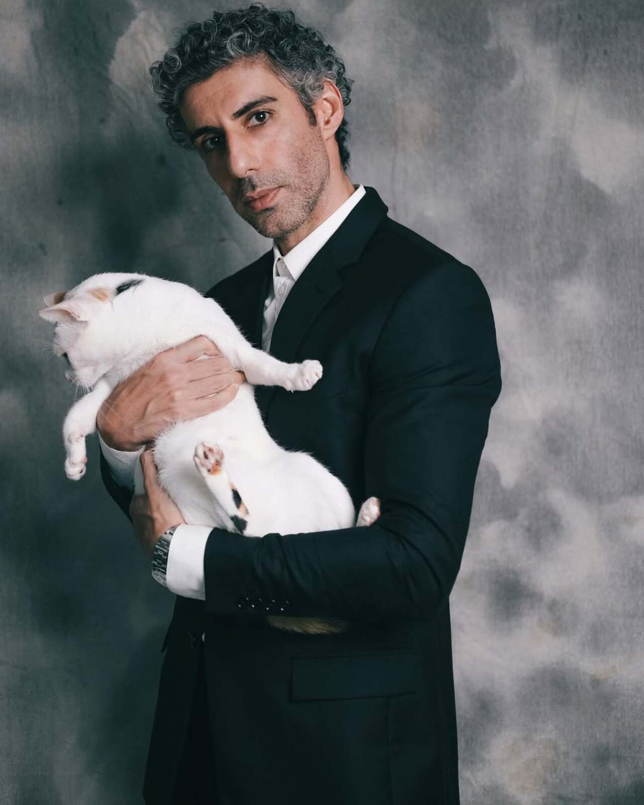 Jim Sarbh maybe a villain on screen and scare everyone with his very believable act. However, when it comes to his cat he is a total and absolute softie